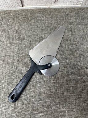 NuWave Kitchen Pizza Server & Cutter w/ Serrated Edge Stainless Steel Blades